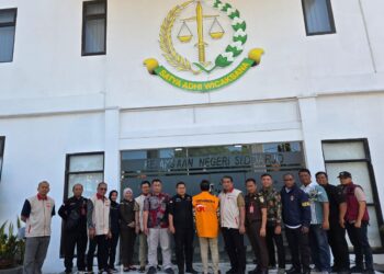 Tersangka PT BPR SAWA.(Foto: Dok. OJK)