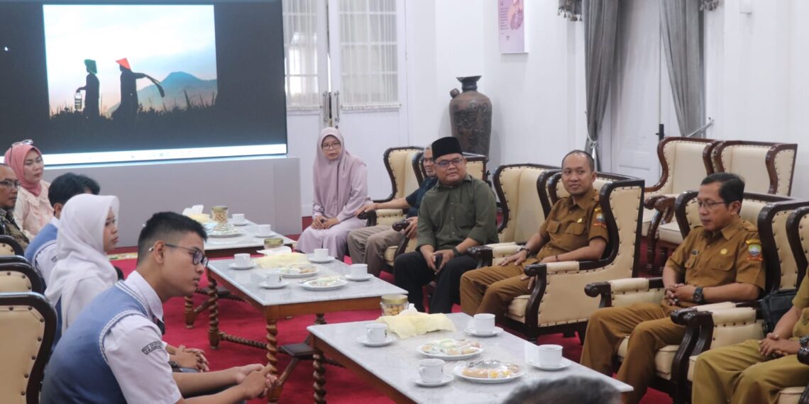 Tiga siswa Cimanggung juara lomba fotografi dan mewakili Indonesia di Higashikawa Youth Festival 2026 di Higashikawa, Hokkaido, Jepang.(Foto: Humas Pemkab Sumedang)