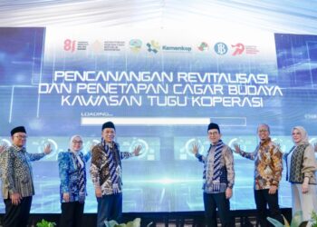 Dalam rangka Peringatan Hari Koperasi Nasional (Harkopnas) ke-79, Menteri Kebudayaan RI, Fadli Zon, menghadiri Pencanangan Revitalisasi Kawasan Tugu Koperasi di Tasikmalaya yang diselenggarakan di Tugu Koperasi, Tasikmalaya, Jawa Barat.(Foto: Humas Kemenbud)