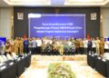 Narasumber dan peserta foto bersama usai Focus Group Discussion (FGD) bertema "Pengembangan Potensi UMKM Wilayah Timur melalui Program Digitalisasi Keuangan" yang diselenggarakan di Kantor OJK Provinsi Sulawesi Selatan dan Sulawesi Barat, Makassar, Senin 27 Juli 2026(Foto: Dok. OJK)