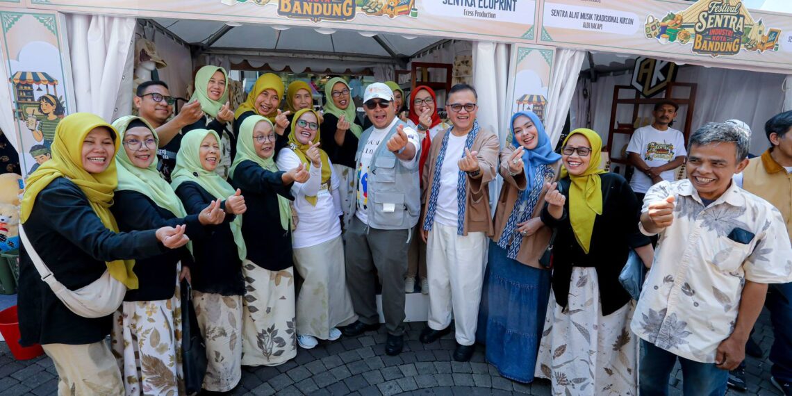 Sebanyak 38 pelaku usaha mikro, kecil, dan menengah (UMKM) mengikuti Festival Sentra Industri dan Festival All About Tahu & Jajanan Kota Bandung di Cihampelas Walk (Ciwalk), 3–12 Juli 2026.(Foto: Humas Pemkot Bandung)