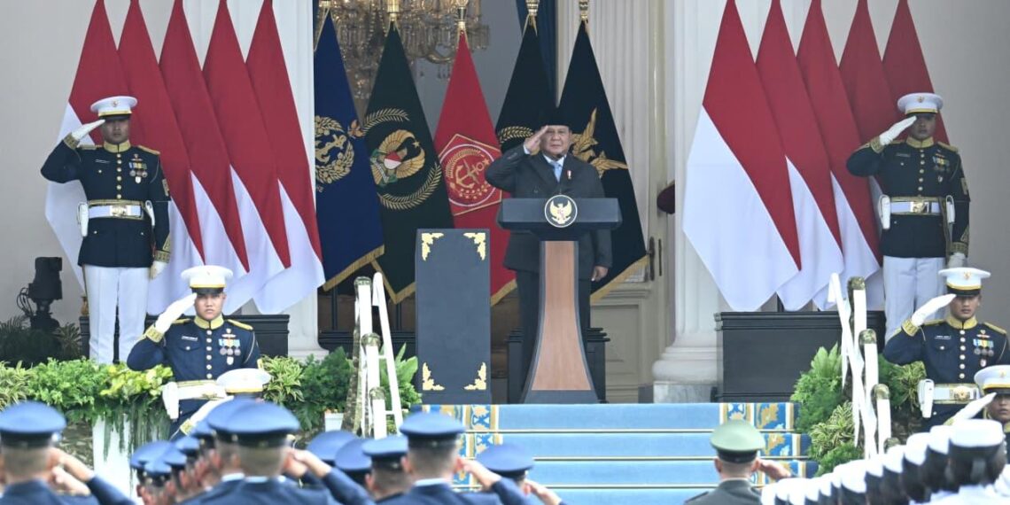 Presiden Prabowo Subianto memimpin Upacara Prasetya Perwira (Praspa) Tentara Nasional Indonesia (TNI) dan Kepolisian Negara Republik Indonesia (Polri) Tahun 2026 yang digelar di halaman depan Istana Merdeka, Jakarta.(Foto: Setneg)