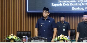 Wali Kota Bandung Muhammad Farhan di DPRD Kota Bandung. Wali Kota mengemukakan Pendapatan daerah Kota Bandung pada Tahun Anggaran 2025 realisasinya mencapai sekitar 95,11 persen dari target.(Foto: Humas Pemkot Bandung)