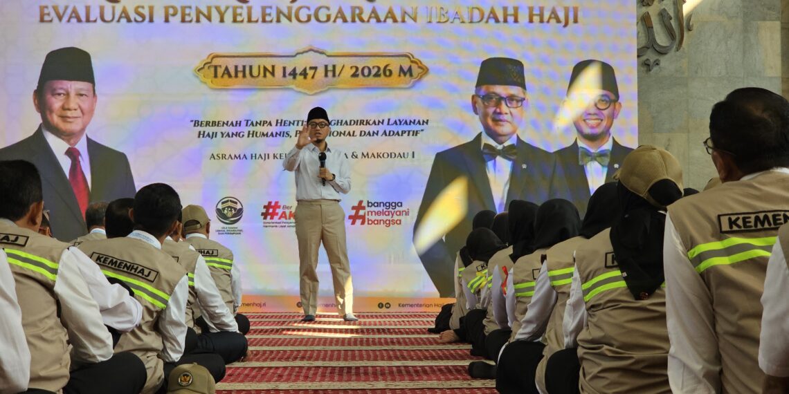 Wakil Menteri Haji dan Umrah, Dahnil Anzar Simanjuntak, saat memberikan Pengarahan dan Motivasi bertajuk "Bekerja Profesional, Efektif, dan Amanah demi Kemabruran dan Kemaslahatan Jemaah Haji" pada Rakernas Evaluasi Penyelenggaraan Ibadah Haji di Asrama Haji Pondok Gede, Jakarta, Minggu (5/7/2026).(Foto: Humas Kemenhaj)