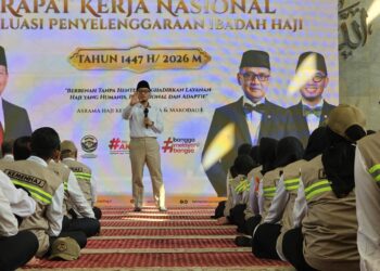 Wakil Menteri Haji dan Umrah, Dahnil Anzar Simanjuntak, saat memberikan Pengarahan dan Motivasi bertajuk "Bekerja Profesional, Efektif, dan Amanah demi Kemabruran dan Kemaslahatan Jemaah Haji" pada Rakernas Evaluasi Penyelenggaraan Ibadah Haji di Asrama Haji Pondok Gede, Jakarta, Minggu (5/7/2026).(Foto: Humas Kemenhaj)