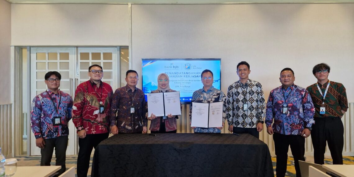 bank bjb Kantor Cabang Jatinangor menjalin kerja sama dengan Lembaga Pelatihan Kerja (LPK) Asta Karya dalam penyaluran dan penanggungan fasilitas Kredit Usaha Rakyat Pekerja Migran Indonesia (KUR PMI) bagi siswa calon peserta program pemagangan ke Jepang.(Foto: Dok. bank bjb)