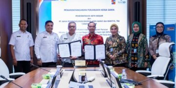 bank bjb menjalin sinergi dengan Pemerintah Kota Bogor melalui penandatanganan Perjanjian Kerja Sama (PKS) pemanfaatan Program Dana Pensiun Lembaga Keuangan (DPLK) bagi Ketua RT, Ketua RW, dan Ketua Lembaga Pemberdayaan Masyarakat (LPM) Kota Bogor.(Foto: Dok. bank bjb)