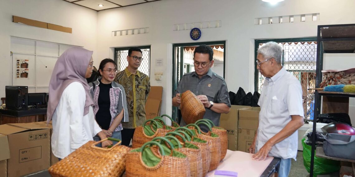 Menteri Perdagangan, Budi Santoso mengunjungi UMKM Coklat nDalam dan Base Artisan di Yogyakarta, Kamis 23 Jul 2026.(Foto: Humas Kemendag)