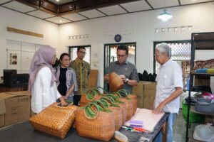 Menteri Perdagangan, Budi Santoso mengunjungi UMKM Coklat nDalam dan Base Artisan di Yogyakarta, Kamis 23 Jul 2026.(Foto: Humas Kemendag)