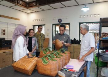 Menteri Perdagangan, Budi Santoso mengunjungi UMKM Coklat nDalam dan Base Artisan di Yogyakarta, Kamis 23 Jul 2026.(Foto: Humas Kemendag)