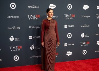 Pembalap profesional asal Uni Emirat Arab sekaligus Global Face Wardah, Amna Al Qubaisi, resmi masuk dalam daftar TIME100 Most Influential People in Sports 2026.(Foto: Istimewa)