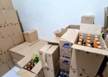 Barang bukti minuman keras dari gudang penyimpanan yang digebek Polsek Pameungpeuk, Kabupaten Bandung.(Foto:Istimewa).