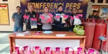 Keterangan pers Polres Sukabumi bongkar praktik pengoplosan Elpiji bersubsidi tiga kilogram.(Foto:Istimewa).
