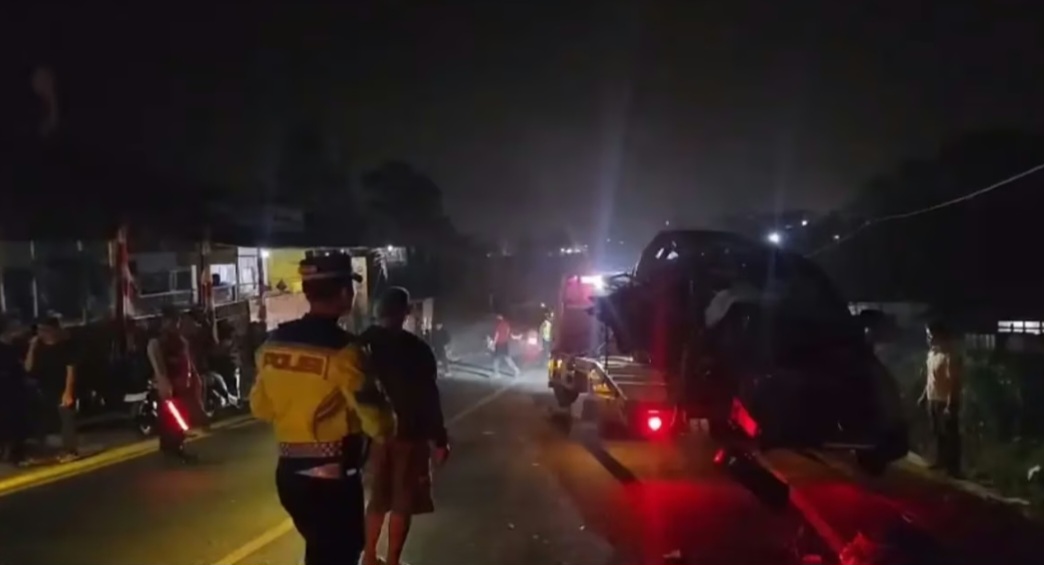 Tabrakan beruntun melibatkan truk boks dan empat kendaraan lainnya di Jalur Puncak, kawasan Ciloto, Kabupaten Cianjur.(Foto:Istimewa).