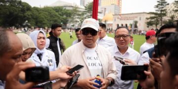 Wali Kota Bandung Muhammad Farhan resmikan pembukaan Alun-alun Bandung bertepatan dengan Pesta Rakyat dalam rangka memperingati HUT ke-81 Republik Indonesia, Senin 17 Agustus 2026.(Foto: Humas Pemkot Bandung)