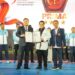 Menpora RI Erick Thohir menerima sabuk kehormatan pada ajang kejuaraan 8th Asian Taekwondo Indonesia Open Championships 2026 di Tennis Indoor Senayan, Minggu (2/8) pagi. (foto:Andre/kemenpora.go.id)