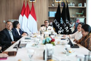 Menteri Ekonomi Kreatif/Kepala Badan Ekonomi Kreatif (Ekraf), Teuku Riefky Harsya, menerima audiensi Sarga.co - FIA Rallycross World Cup 2026 di Kantor Kementerian Ekraf, Jakarta, Senin (24/8/2026).(Dok. Biro Komunikasi Kementerian Ekraf/ Badan Ekraf.)