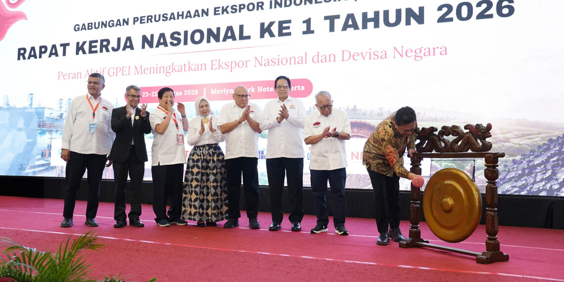 Menteri Perdagangan, Budi Santoso bersama Ketua Umum Gabungan Perusahaan Ekspor Indonesia (GPEI), Benny Soetrisno secara resmi membuka Rakernas Gabungan Perusahaan Ekspor Indonesia (GPEI) 2026 di Jakarta, Senin (24 Agustus 2026).(Foto: Humas Kemendag)