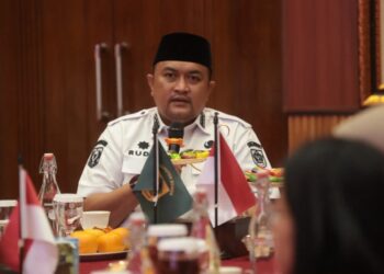 Bupati Bogor Rudy Susmanto mendukung penuh pembangunan Jalan Tol Depok–Antasari–Salabenda, pembangunan Jalan Tambang, serta pengembangan pusat pertumbuhan ekonomi baru di wilayah timur Kabupaten Bogor, di Pendopo Bupati Bogor, Rabu (5/8).(Foto: Humas Pemkab Bogor)