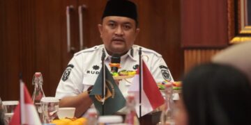 Bupati Bogor Rudy Susmanto mendukung penuh pembangunan Jalan Tol Depok–Antasari–Salabenda, pembangunan Jalan Tambang, serta pengembangan pusat pertumbuhan ekonomi baru di wilayah timur Kabupaten Bogor, di Pendopo Bupati Bogor, Rabu (5/8).(Foto: Humas Pemkab Bogor)