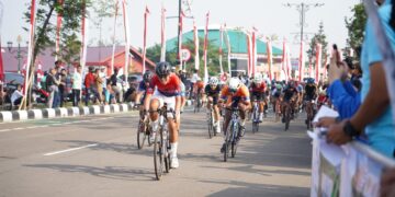 Pemerintah Kabupaten (Pemkab) Bogor bekerjasama dengan KONI Kabupaten Bogor, Cycling Federation Kabupaten Bogor, dan pihak terkait lainnya menyemarakkan peringatan Hari Ulang Tahun (HUT) ke-81 Kemerdekaan Republik Indonesia melalui penyelenggaraan Bupati Bogor Cup 2026 Tour Malasari Halimun Salak Seri Kedua, Sabtu (8/8).(Foto: Humas Pemkab Bogor)
