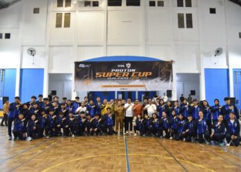 Bupati Kuningan lepas Tim Futsal.(Foto: Dok. Humas/Diskominfo Kab. Kuningan)