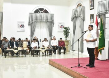 Bupati Sumedang Dony Ahmad Munir saat menjadi keynote speaker pada acara Pelantikan Tasykil DPD HIPPI Sumedang di Gedung Negara, Kamis (13/8/2026).(Foto: Humas Pemkab Sumedang)