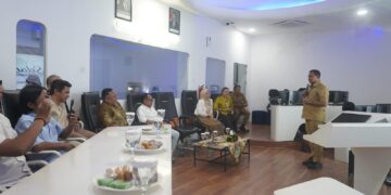 Bupati Sumedang Dony Ahmad Munir menerima kedatangan pengurus IKA Unpad di Command Center Sumedang, Senin (3/8/2026).(Foto: Humas Pemkab Sumedang)