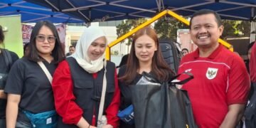 Bupati Sumedang Dony Ahmad Munir saat melihat stan Kalibre di Dwipapuri Merdeka Fest 2026 Kawasan Industri Dwipapuri, Cimanggung, Sabtu (22/8/2026) dilansir laman Pemkab Sumedang.(Foto: Humas Pemkab Sumedang)