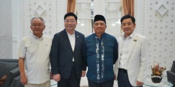 Bupati Garut, Abdusy Syakur Amin, menerima kunjungan kerja delegasi Korea Selatan dalam rangka membahas rencana kerja sama bidang pertanian di Ruang Pamengkang, Kecamatan Garut Kota, Kabupaten Garut, Jumat (21/8/2026).(Foto: Muhamad Azi Zuhakim/Diskominfo Kab. Garut)