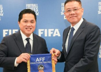 Ketum PSSI Erick Thohir dan dan Mayor Jenderal Khiev Sameth.(Foto: Dok. PSSI)