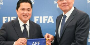 Ketum PSSI Erick Thohir dan dan Mayor Jenderal Khiev Sameth.(Foto: Dok. PSSI)