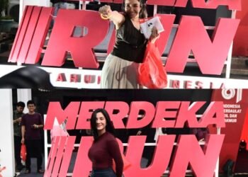 Ajang Merdeka Run 2026 menjadi daya tarik bagi dua selebritis Indonesia, Fanny Ghassani dan Gisella Anastasia. Mereka datang langsung mengambil race pack di Wisma Serbaguna, Senayan, Jakarta, Jumat (28/8) sore. (foto:bagus/kemenpora.go.id)