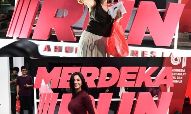 Ajang Merdeka Run 2026 menjadi daya tarik bagi dua selebritis Indonesia, Fanny Ghassani dan Gisella Anastasia. Mereka datang langsung mengambil race pack di Wisma Serbaguna, Senayan, Jakarta, Jumat (28/8) sore. (foto:bagus/kemenpora.go.id)