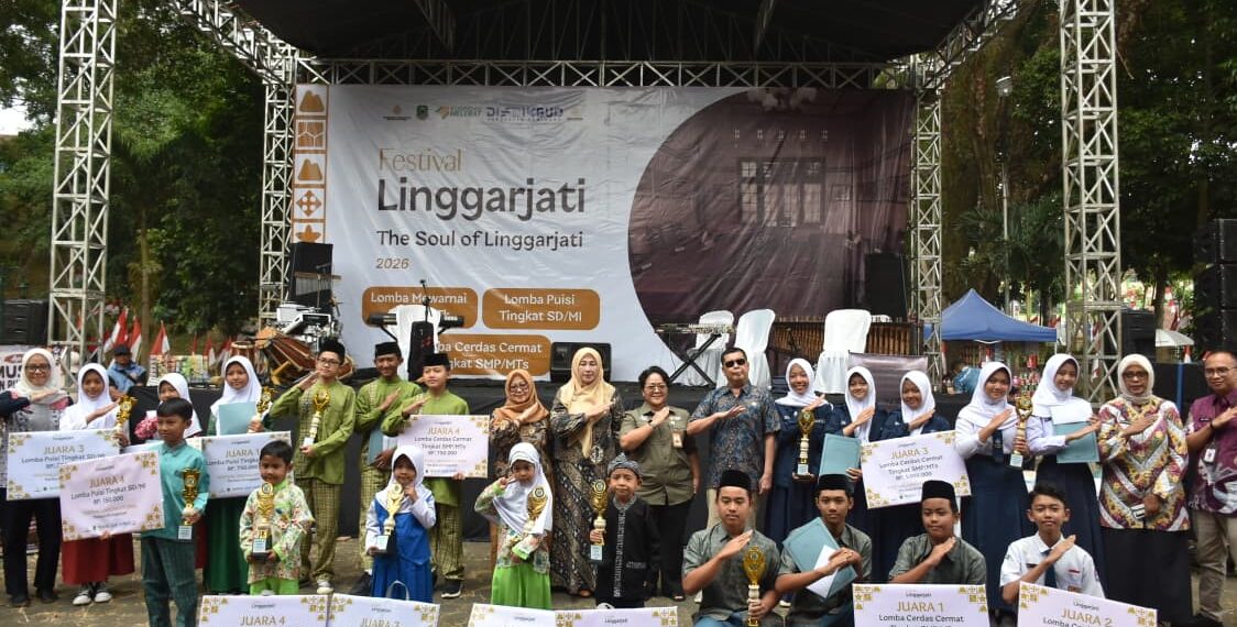 Wakil Bupati Kuningan Tuti Andriani hadir di Festival Linggarjati Tahun 2026 bertajuk “The Soul of Linggarjati” di Taman Museum Gedung Naskah Perundingan Linggarjati, Kamis (20/8/2026).(Foto: Humas Pemkab Kuningan)