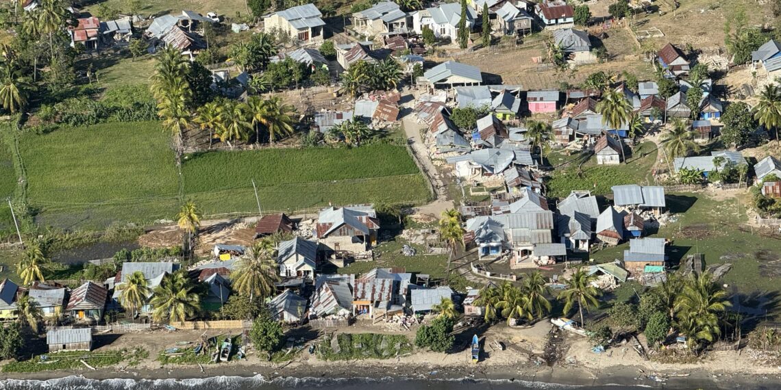 Visual wilayah terdampak gempa M7.7 NTT dari udara diambil pada Jumat (21/8). (Foto: Bidang Komunikasi Kebencanaan / Ratna Riadhini Darmawan)