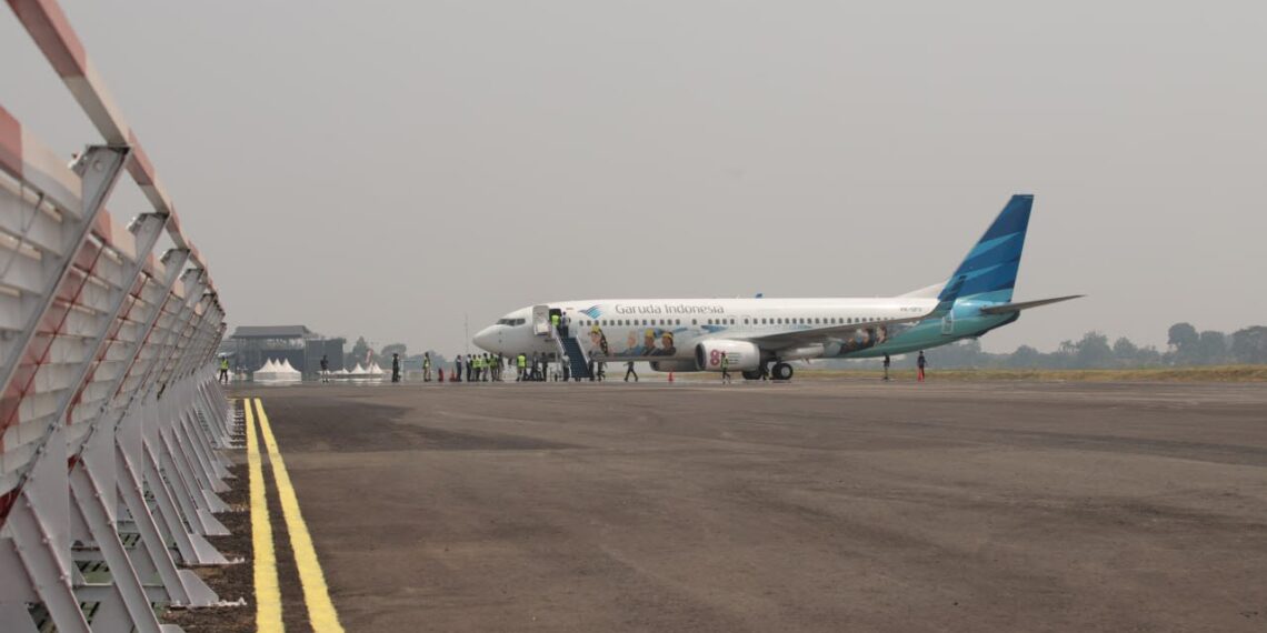 Garuda Indonesia di Bandara Husein Sastranegara Bandung.(Foto: Humas Pemkot Bandung)