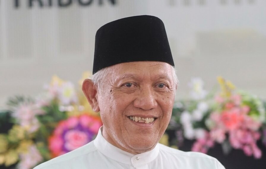 Gus Kikin atau KH Abdul Hakim Mahfudz terpilih menjadi Ketua Umum Pengurus Besar Nahdlatul Ulama (PBNU) masa khidmah 2026–2031. Gus Kikin terpiliha lewat sidang anggota Ahlul Halli wal Aqdi (AHWA).(Foto: Wikipedia)