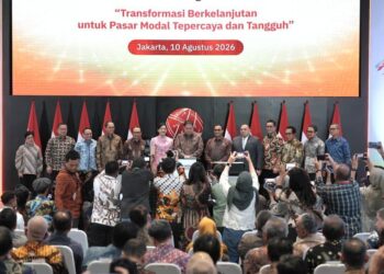 Menteri Koordinator Bidang Perekonomian Airlangga Hartarto beserta jajaran dalam Peringatan 49 Tahun Diaktifkannya Kembali Pasar Modal Indonesia di Jakarta, Senin (10/08).(Foto: Kemenko Perekonomian)