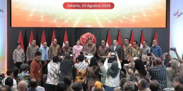 Menteri Koordinator Bidang Perekonomian Airlangga Hartarto beserta jajaran dalam Peringatan 49 Tahun Diaktifkannya Kembali Pasar Modal Indonesia di Jakarta, Senin (10/08).(Foto: Kemenko Perekonomian)