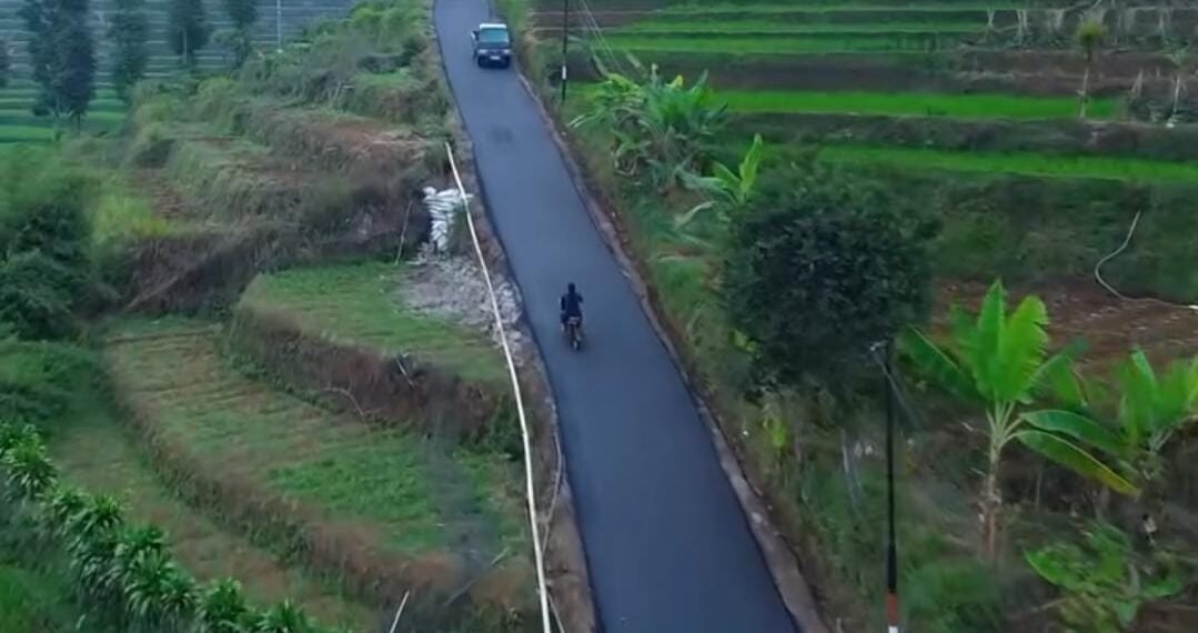 Jalan desa yang mulus di Sumedang.(Foto: Humas Pemkab Sumedang)