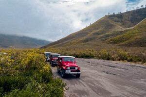 Wahana petualangan jip di Gunung Bromo.(Foto: Dok. Kemenpar)