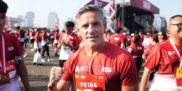 Pelatih Tim Nasional Indonesia, John Herdman, menilai ajang lari Merdeka Run 2026 menjadi simbol kuat persatuan masyarakat sekaligus menggalakkan gaya hidup sehat. (foto:raiky/kemenpora.go.id)