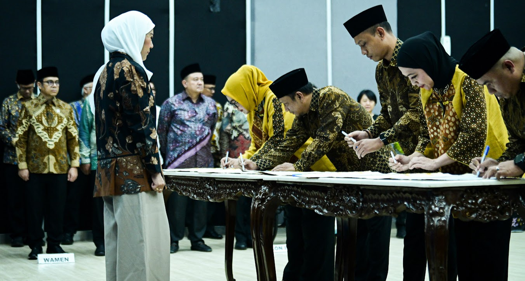 Menkomdigi Meutya Hafid mengambil sumpah jabatan dan mengukuhkan Anggota KPI Pusat Periode 2026–2029 di Kantor Kementerian Komdigi, Jakarta Pusat, Rabu (26/08/2026). Menkomdigi menekankan agar persaingan di industry penyiaran merebut perhatian publik tidak boleh membuat kualitas siaran dikorbankan. Foto: Anhar/Komdigi