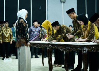 Menkomdigi Meutya Hafid mengambil sumpah jabatan dan mengukuhkan Anggota KPI Pusat Periode 2026–2029 di Kantor Kementerian Komdigi, Jakarta Pusat, Rabu (26/08/2026). Menkomdigi menekankan agar persaingan di industry penyiaran merebut perhatian publik tidak boleh membuat kualitas siaran dikorbankan. Foto: Anhar/Komdigi