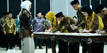 Menkomdigi Meutya Hafid mengambil sumpah jabatan dan mengukuhkan Anggota KPI Pusat Periode 2026–2029 di Kantor Kementerian Komdigi, Jakarta Pusat, Rabu (26/08/2026). Menkomdigi menekankan agar persaingan di industry penyiaran merebut perhatian publik tidak boleh membuat kualitas siaran dikorbankan. Foto: Anhar/Komdigi
