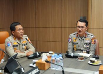 Kakorlantas Polri Irjen Pol. Wibowo (kiri) dan Dirgakkum Brigjen Pol. I Made Agus Prasatya.(Dok. Korlantas Polri)