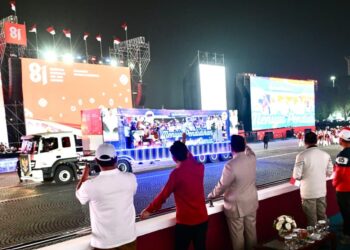 Peringatan Hari Ulang Tahun (HUT) ke-81 Kemerdekaan Republik Indonesia (RI) berlanjut dengan gelaran Karnaval Bersatu Harmoni Nusantara yang dilaksanakan di kawasan Monumen Nasional (Monas), Jakarta, pada Senin (17/08/2026) malam.