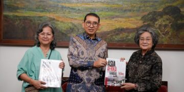 Menteri Kebudayaan RI, Fadli Zon, melakukan silaturahmi ke kediaman keluarga Bung Hatta di Menteng, Jakarta. Dalam kunjungan tersebut, Menteri Kebudayaan diterima oleh Meutia Farida Hatta dan Halida Nuriah Hatta.(Kementerian Kebudayaan / Heri Budi Santoso)