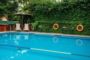 Kolam renang di Ahadiat Hotel dan Bungalow Bandung.(Foto: Istimewa)